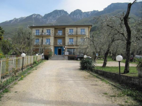 Гостиница Hotel Carlo  Бренцоне